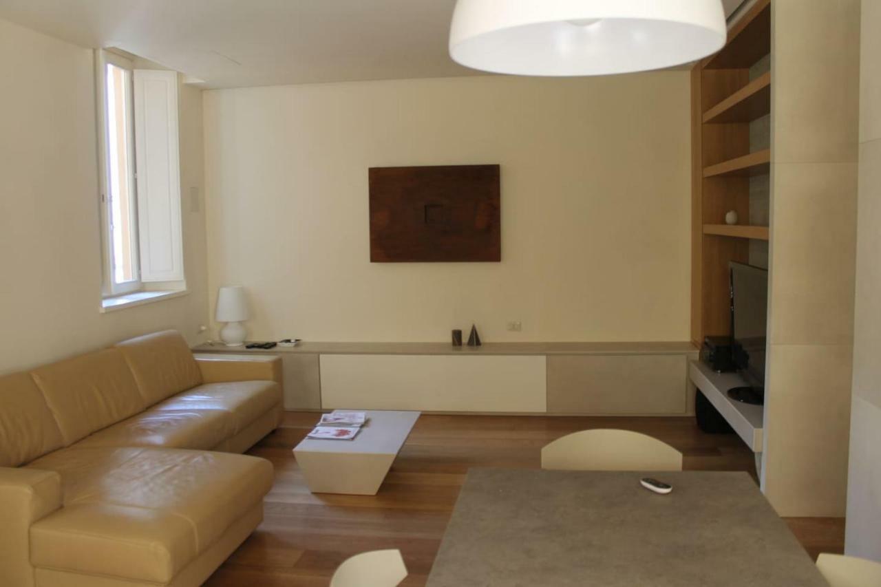 Appartamento Moderno In Centro Storico Lucca Exterior photo