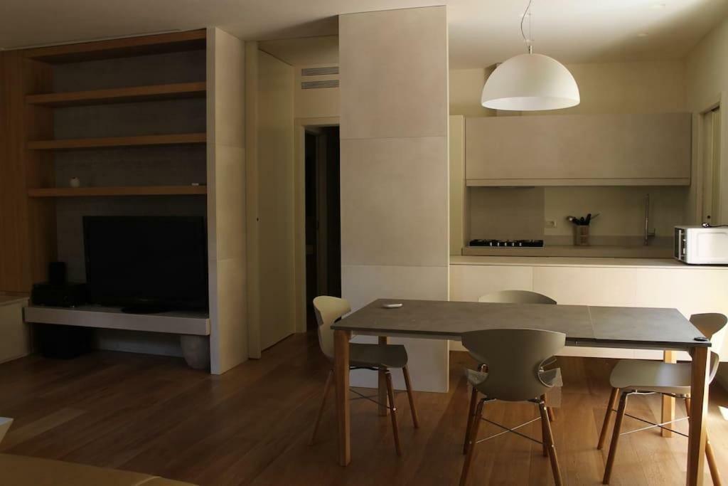 Appartamento Moderno In Centro Storico Lucca Exterior photo