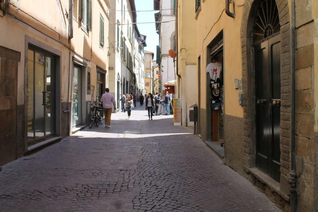 Appartamento Moderno In Centro Storico Lucca Exterior photo