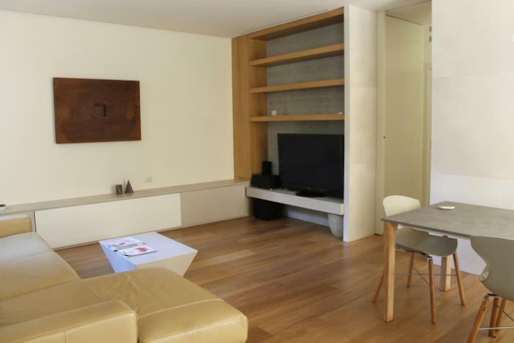 Appartamento Moderno In Centro Storico Lucca Exterior photo